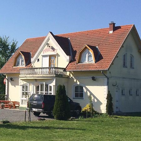 Отель Golf Etterem Es Panzio Капошвар Экстерьер фото