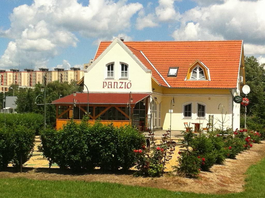 Отель Golf Etterem Es Panzio Капошвар Экстерьер фото
