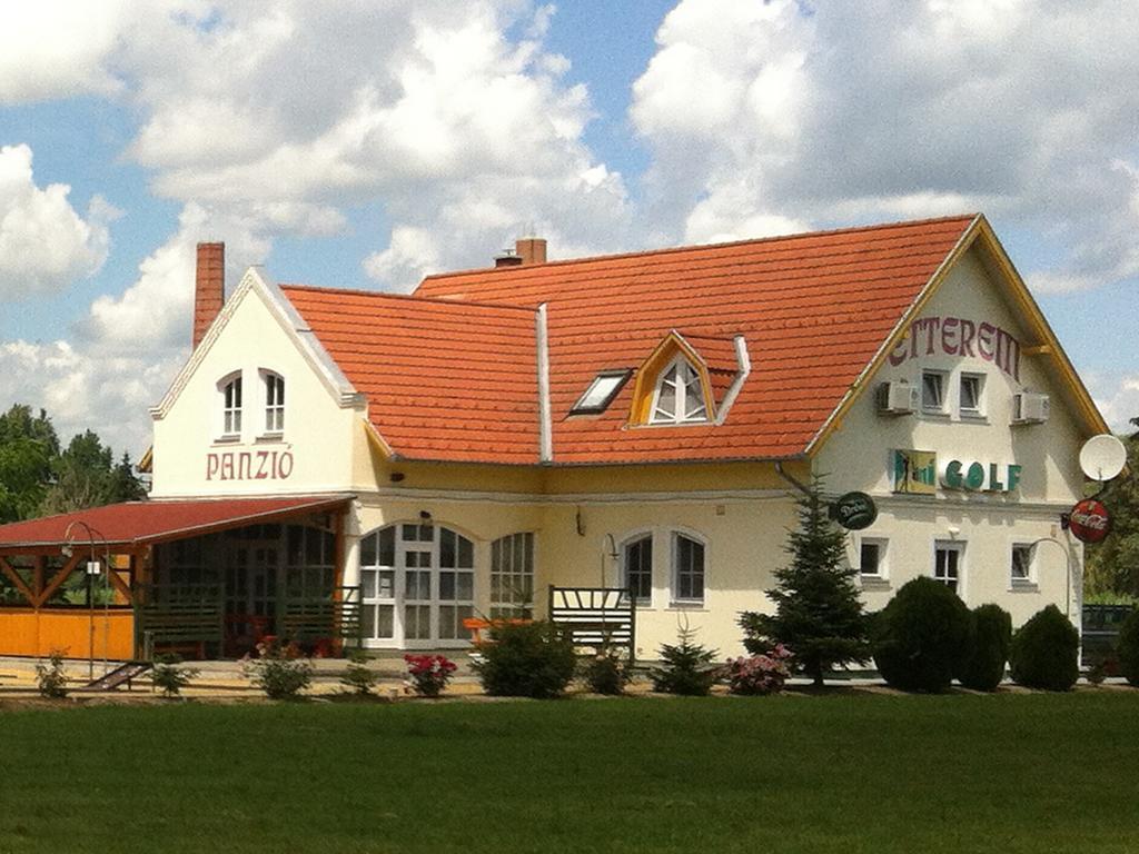 Отель Golf Etterem Es Panzio Капошвар Экстерьер фото