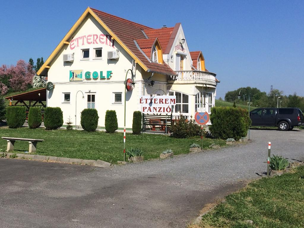 Отель Golf Etterem Es Panzio Капошвар Экстерьер фото